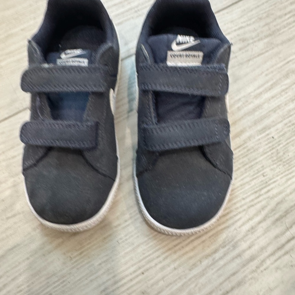 Nike Kids Black Velcro Casual Sneakers